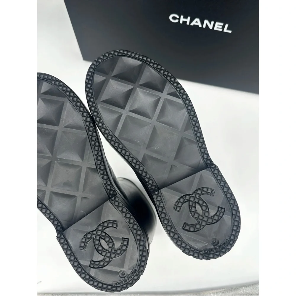 Chanel rain boots - Picture 5 of 14